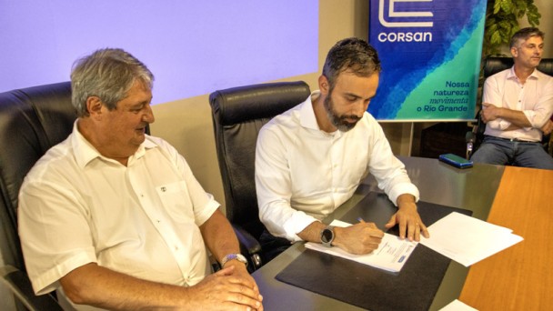 Diretor de Operações da Corsa, Rodrigo Lacerda, e o prefeito de Gramado, Nestor Tissot